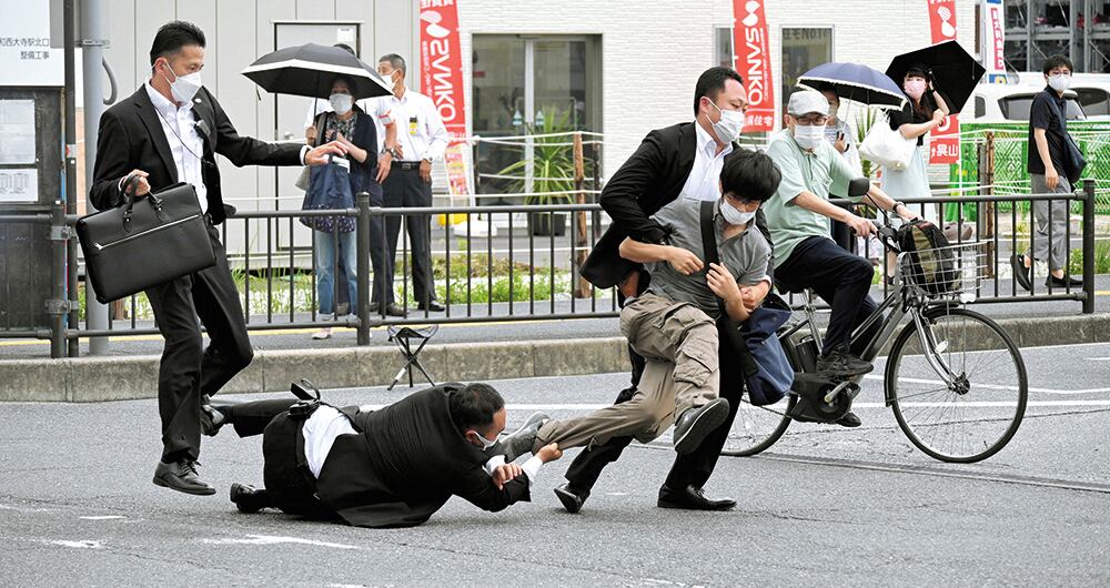 Yamagami llevaba un arma de fabricación casera que fue con la que acabó la vida del ex primer ministro japonés.