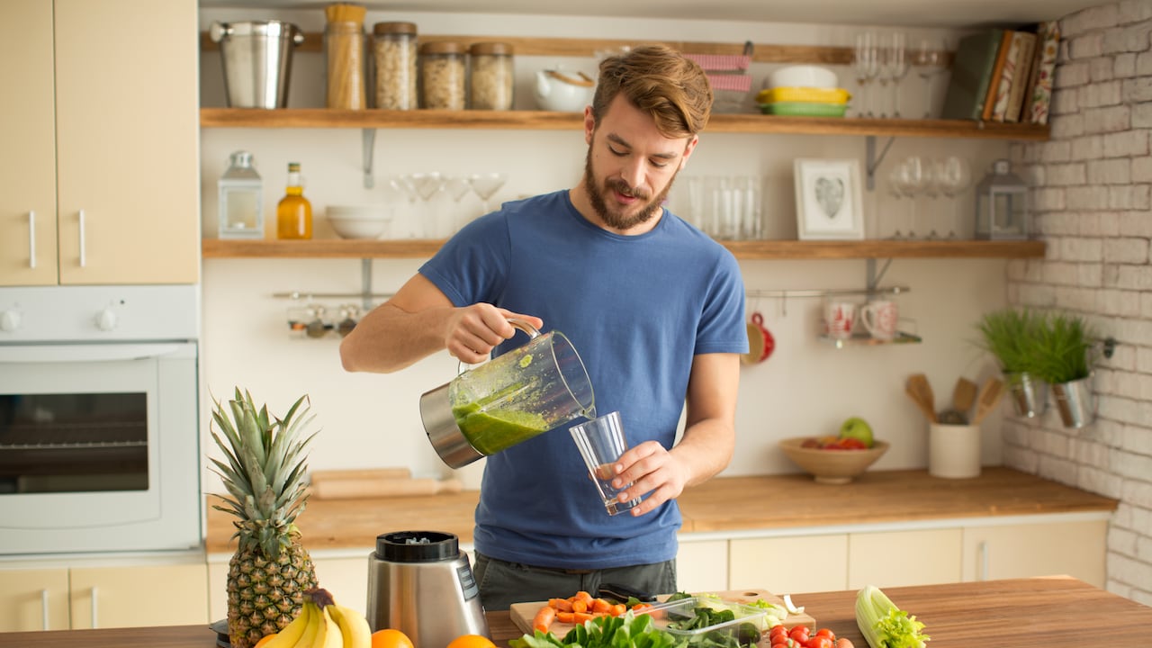 El kiwi, el banano y la manzana son frutas que pueden aportar minerales y nutrientes al organismo.