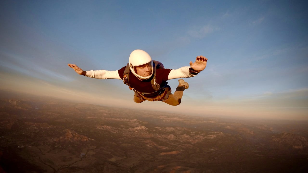 El agente nocturno regresará con su tercera temporada en febrero 2026. Gabriel Basso of The Night Agent. Cr. Courtesy of Netflix © 2024