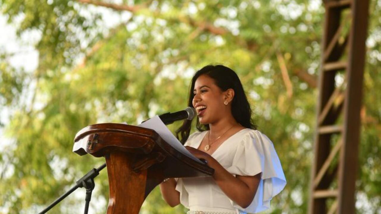 Durante la madrugada “se identificó en el interior de un vehículo a dos personas sin signos vitales, con heridas por impacto de arma de fuego”.