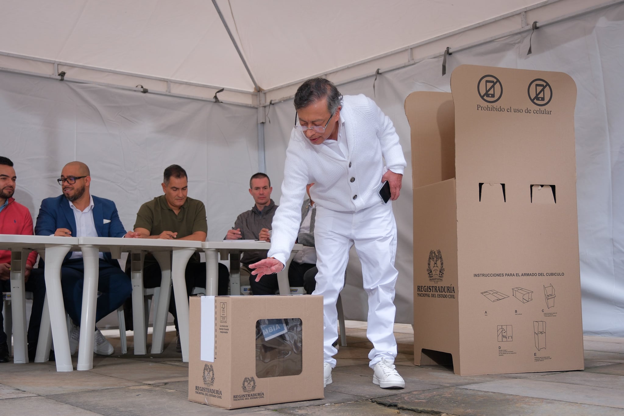 El presidente, Gustavo Petro, ejerciendo su derecho al voto, este 31 de mayo de 2026, en Bogotá