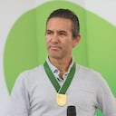 David Vélez, fundador de Nubank, fue condecorado por el gobernador de Antioquia. Foto: Gobernación de Antioquia.