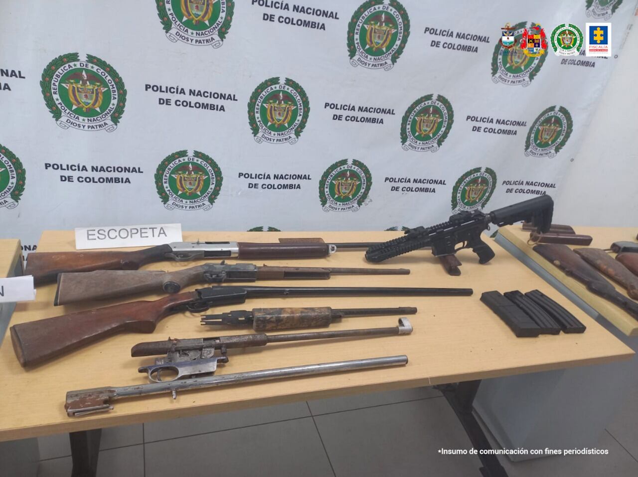 El armamento pertenece a la banda Los Espartanos.