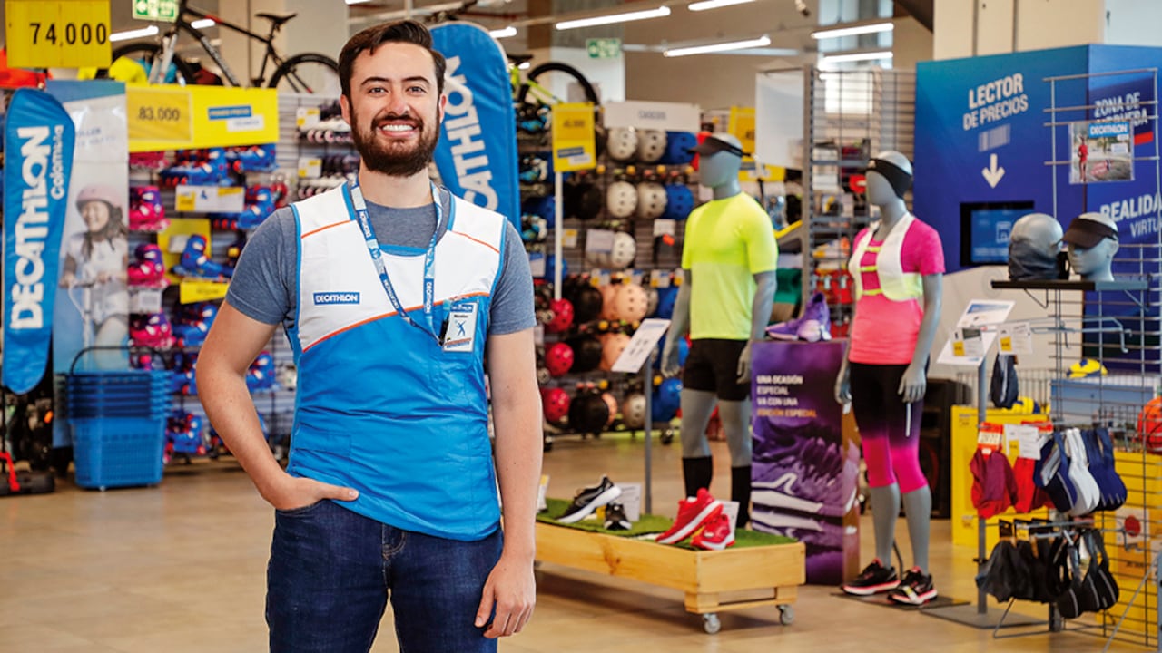 Nicolás Ramón, director de la tienda de Decathlon de Plaza Claro, cuenta que hay una explosión en la venta de accesorios para deportes acuáticos.