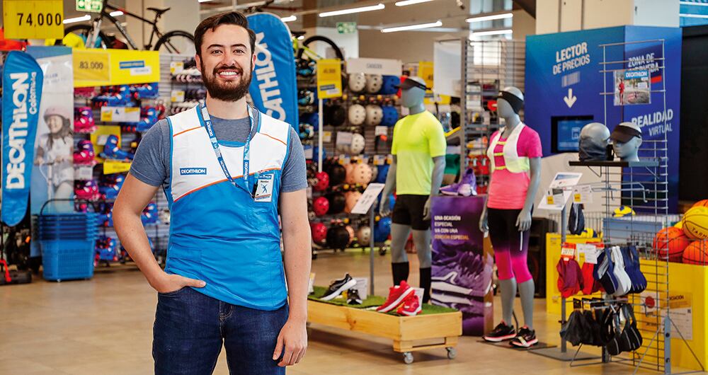 Nicolás Ramón, director de la tienda de Decathlon de Plaza Claro, cuenta que hay una explosión en la venta de accesorios para deportes acuáticos.