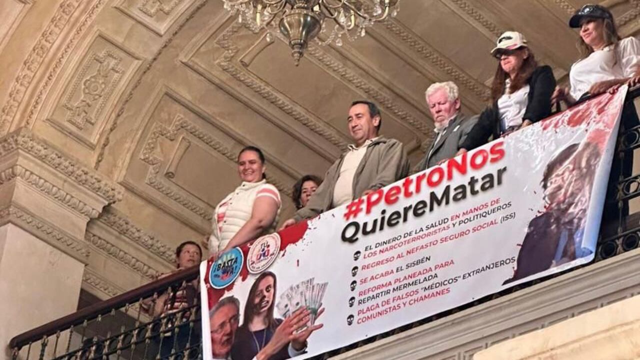 Los manifestantes pusieron la valla en el salón donde sesiona la plenaria de la Cámara de Representantes.
