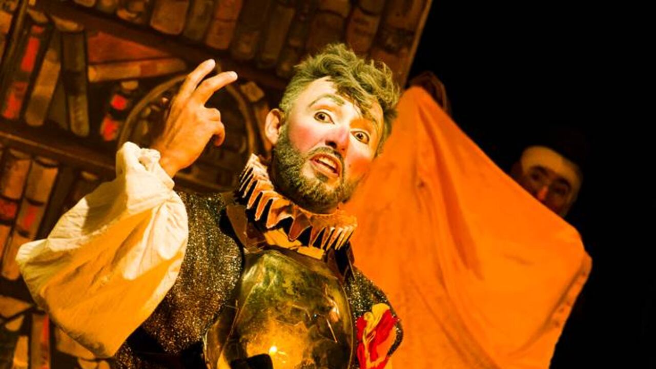 Foto: Teatro Esquina Latina (En la imagen Harold Rendón, actor del teatro, en la obra “El Quijotíz de la Mancha”)