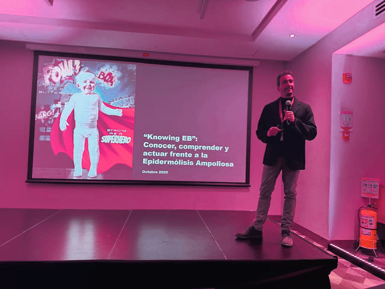 En Colombia, se calcula que hay entre 150 y 200 casos registrados, aunque podrían ser más debido al subdiagnóstico y a la falta de registros nacionales.