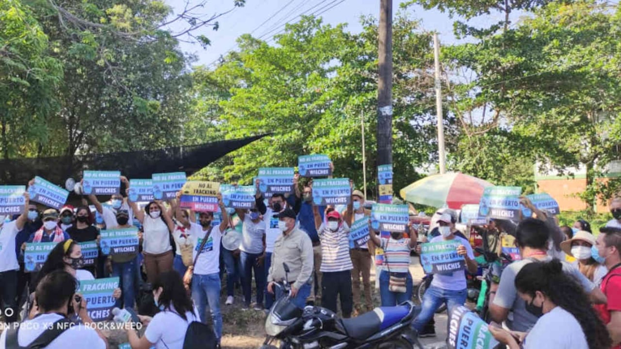 Habitantes de Puerto Wilches y otras poblaciones cercanas adelantaron este jueves un cacerolazo en oposición a la implementación del fracking en su territorio. Foto: Alianza Colombia Libre de Fracking.