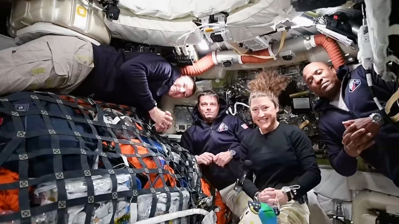 Esta imagen, tomada de un video proporcionado por la Nasa, muestra a la tripulación de Artemis II.