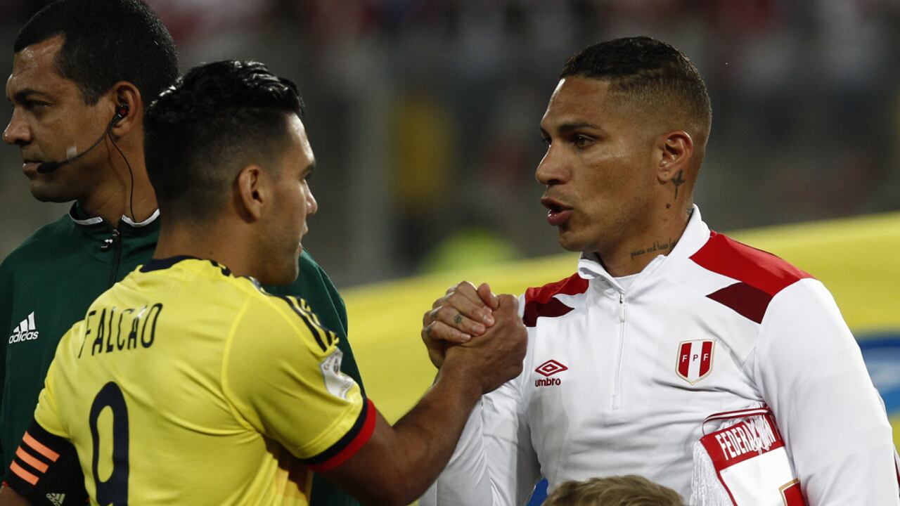 LIMA, PERU - OCTOBER 10: Paolo Guerrero of Peru (R) greets Radamel Falcao of Colombia (L) before the match between Peru and Colombia as part of FIFA 2018 World Cup Qualifiers at National Stadium on October 10, 2017 in Lima, Peru. (Photo by Getty Images/Leonardo Fernandez)