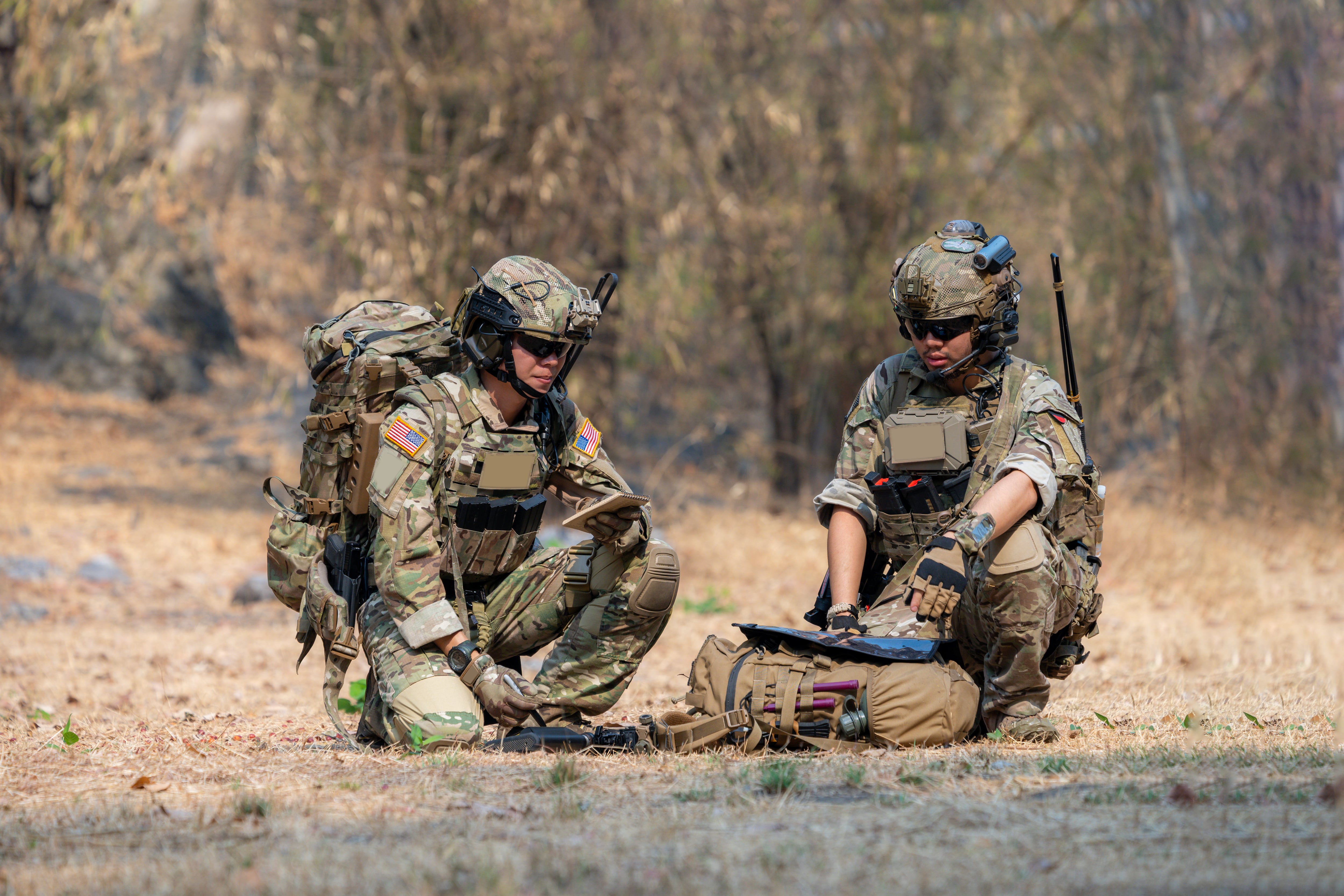 Los soldados de fuerzas especiales se preparan para aprender nuevas estrategias de defensa