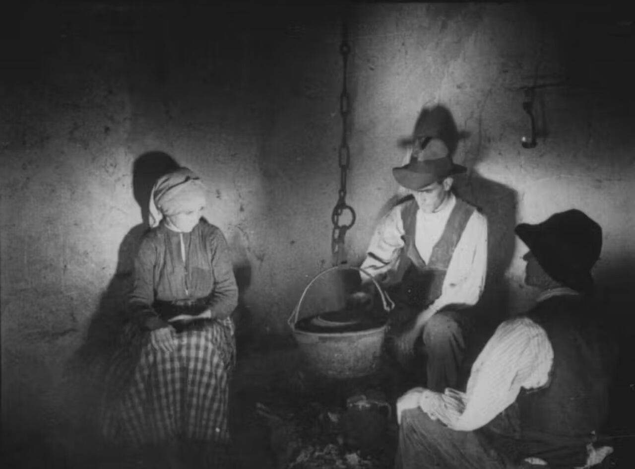 Fotograma de Las Hurdes (Tierra sin pan). FilmAffinity