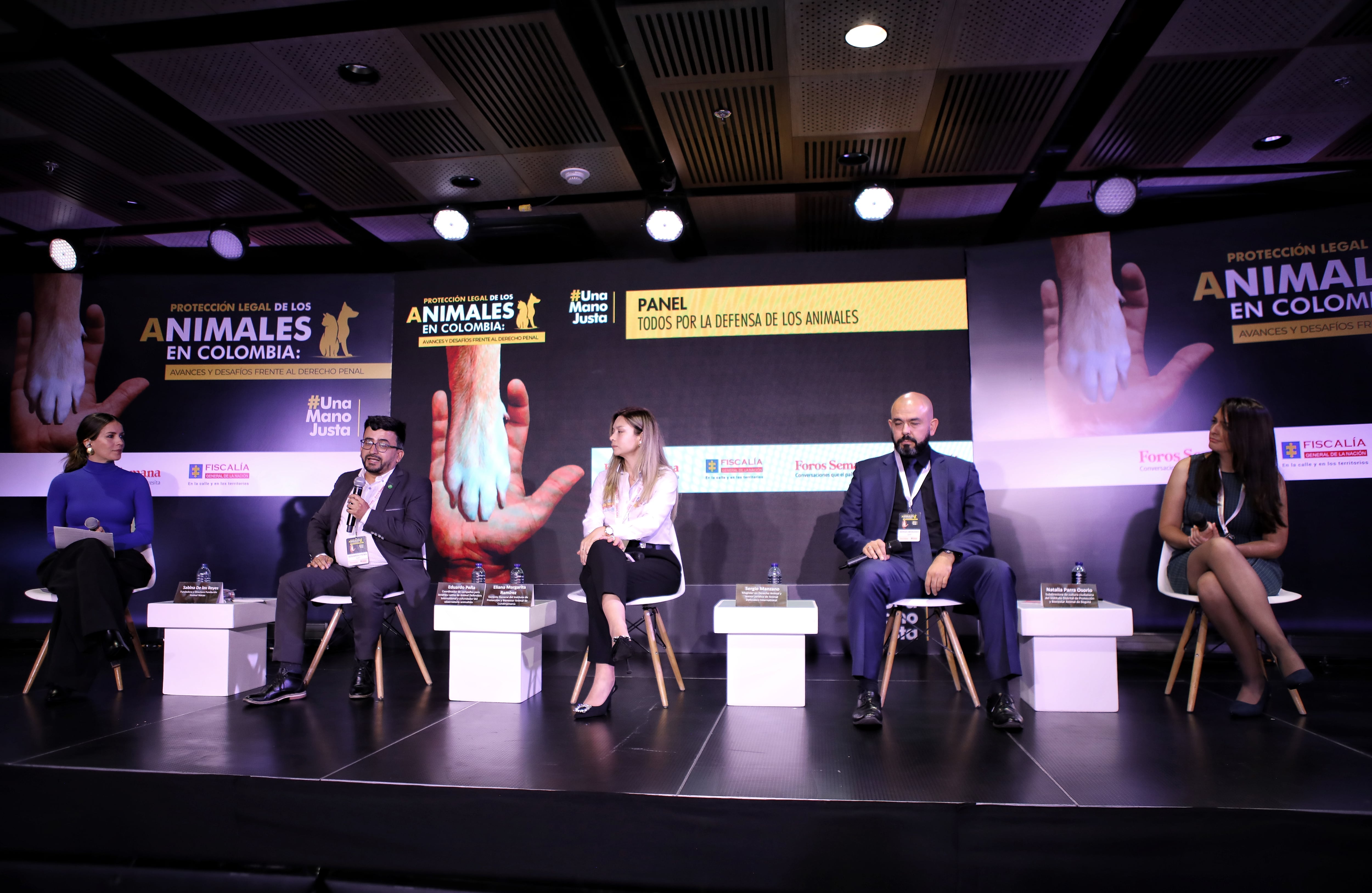 En el panel ‘Todos por la defensa de los animales’, participaron Sabina De los Reyes, fundadora y directora Fundación Animal Voices; Eduardo Peña, coordinador de campañas para América Latina de Animal Defenders International; Eliana Margarita Ramírez, gerente general del Instituto de Protección y Bienestar Animal de Cundinamarca;  Sergio Manzano, magíster en Derecho Animal y asesor jurídico de Animal Defenders International; y Natalia Parra Osorio, subdirectora de cultura ciudadana del Instituto Distrital de Protección y Bienestar Animal de Bogotá.