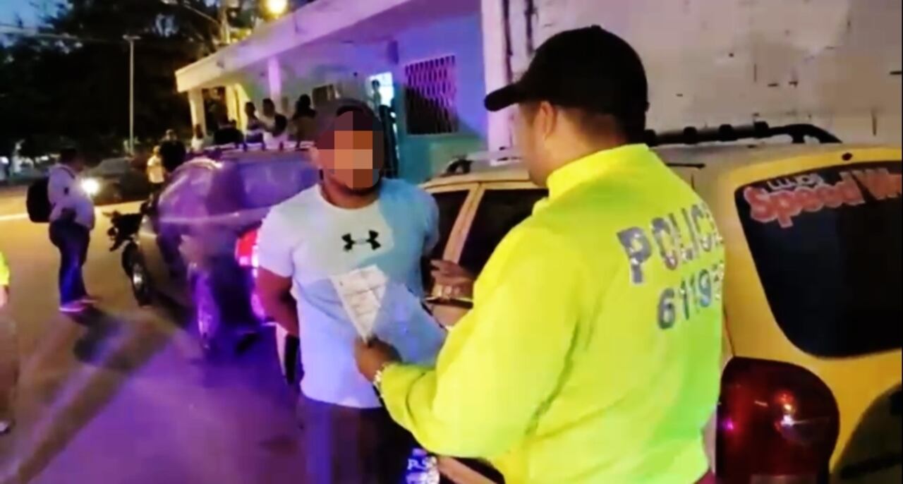El hombre es acusado de engañar a las mujeres para abusarlas y robarlas.
