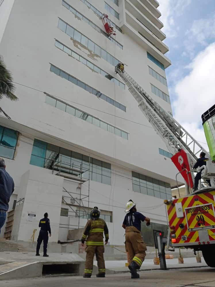 Una máquina especial fue requerida para el rescate de los dos obreros