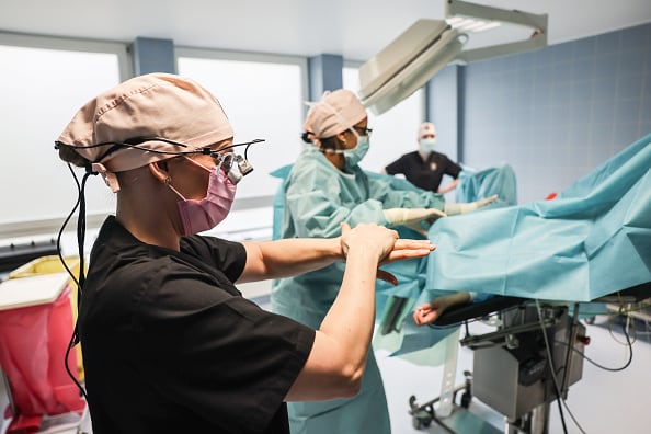 El Ministerio de Salud deberá emitir un listado en que se detallen cuáles son las sustancias permitidas para este tipo de procedimientos.