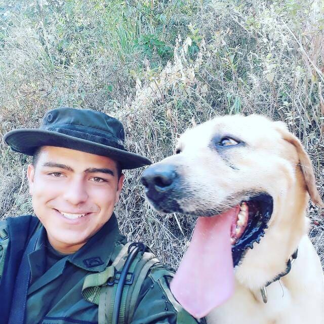 Patrullero Luis Rico y su compañero Kael