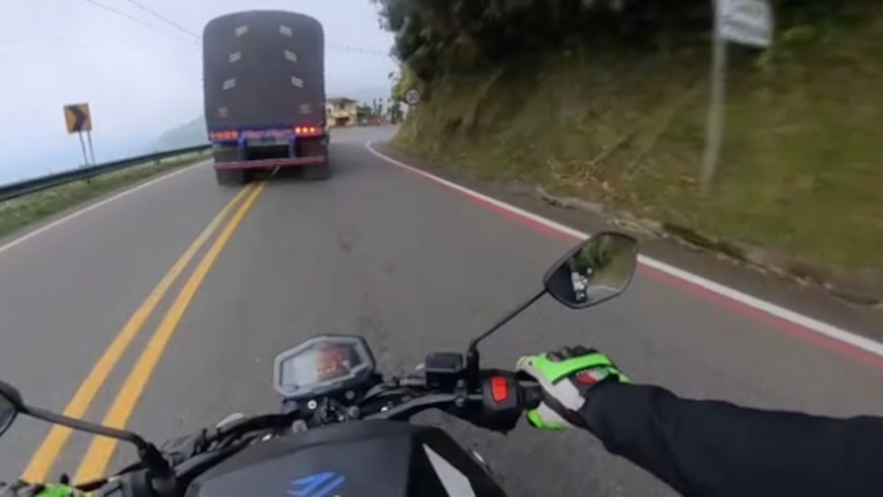 Hay multas costosas por no acatar la instrucción que da esta línea roja.
