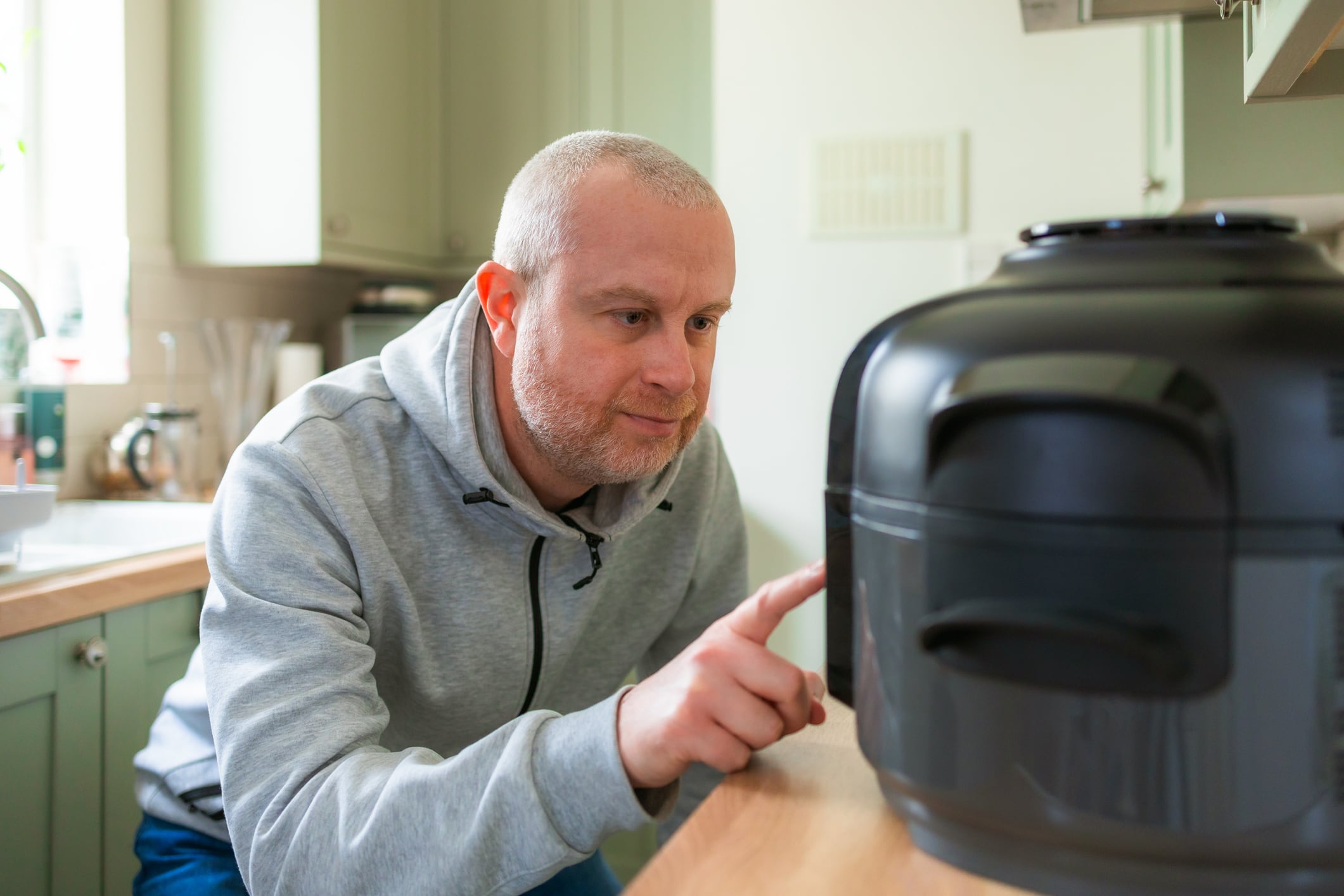Estas son algunas señales de que su freidora de aire está fallando y podría dejar de funcionar pronto.