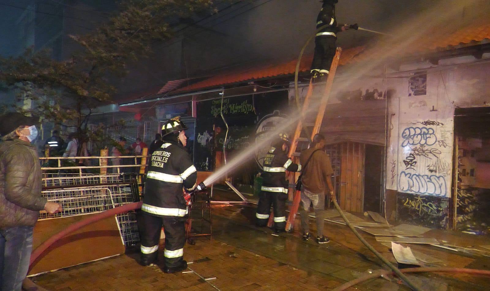 Diferentes entidades y los Bomberos de Soacha y Bogotá apoyaron en la liquidación de la conflagración.