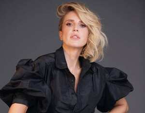 ‘La Azcárate al oído’, podcast que se lanzó en marzo de este año, tres días después
de su lanzamiento, alcanzó el puesto #1 en Podcast de Apple y de Spotify.