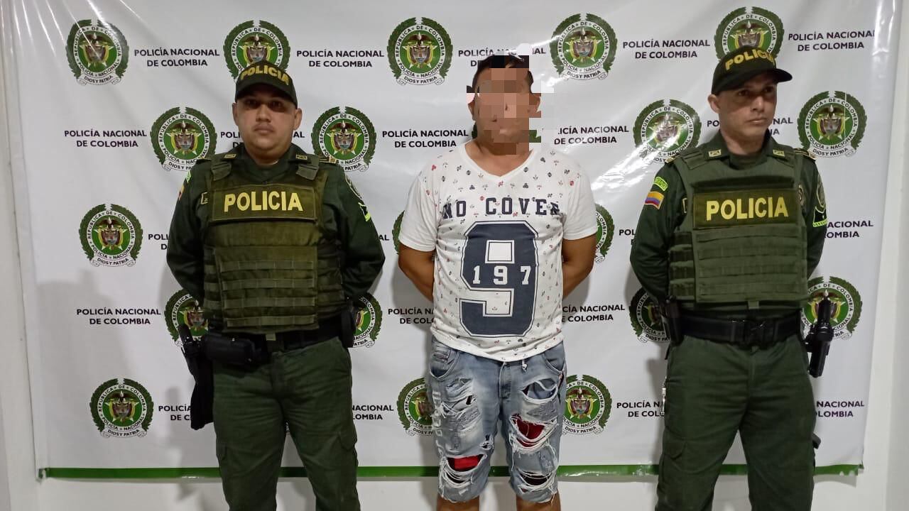 Un hombre fue capturado porque, al parecer, abusó de una menor de edad.