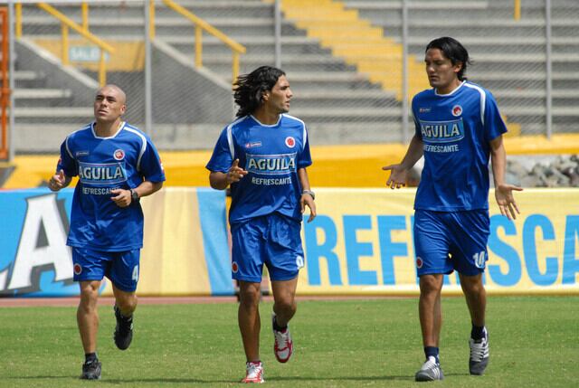 Vladimir Marín (izquierda) junto a Falcao y Abel Aguilar en un entrenamiento de Selección Colombia (2009).