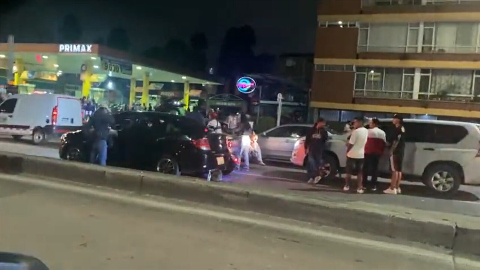 La caravana inició sobre las 7:30 de la noche y terminó sobre las 2:00 de la madrugada.