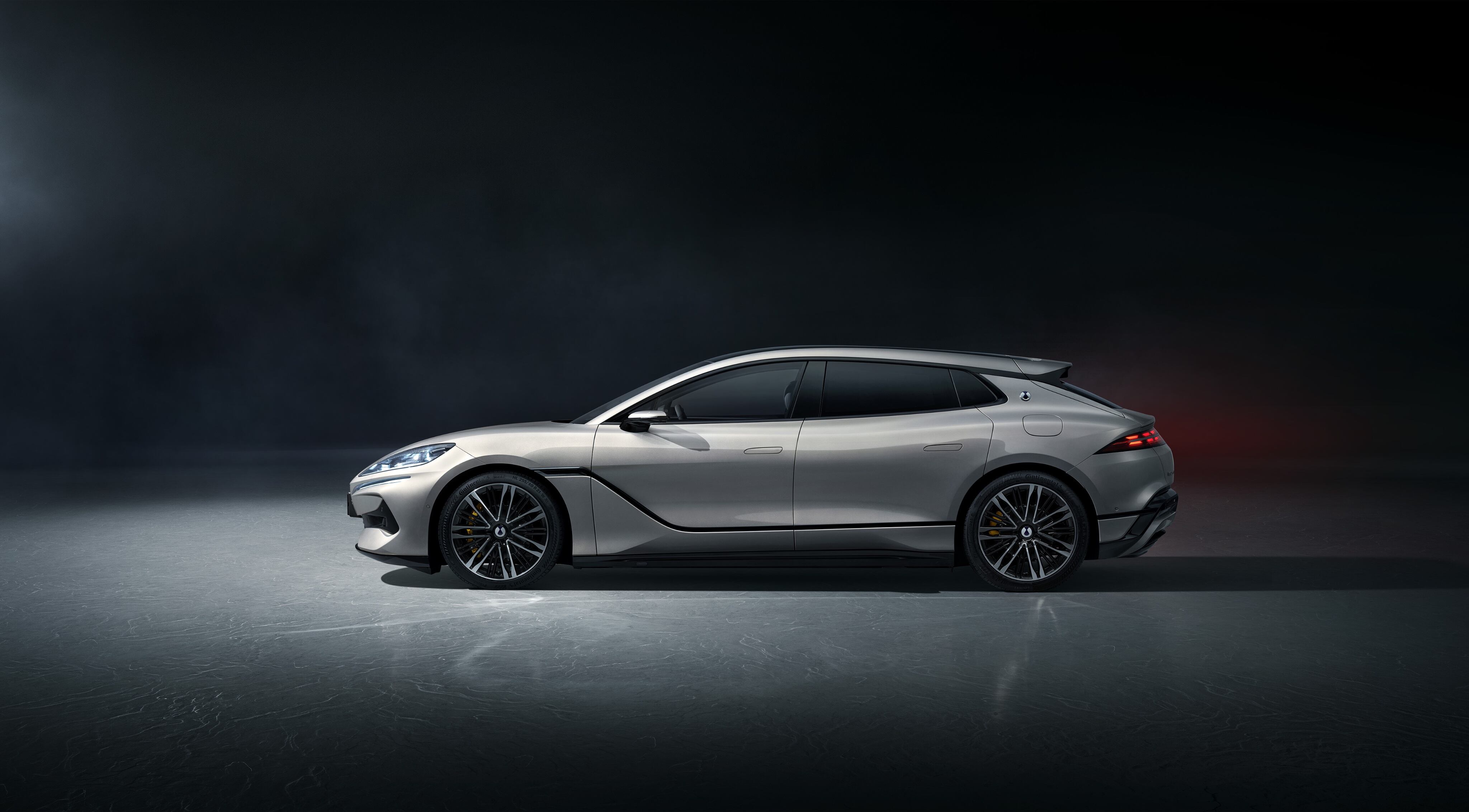 El Denza Z9GT fue presentado oficialmente en Europa.