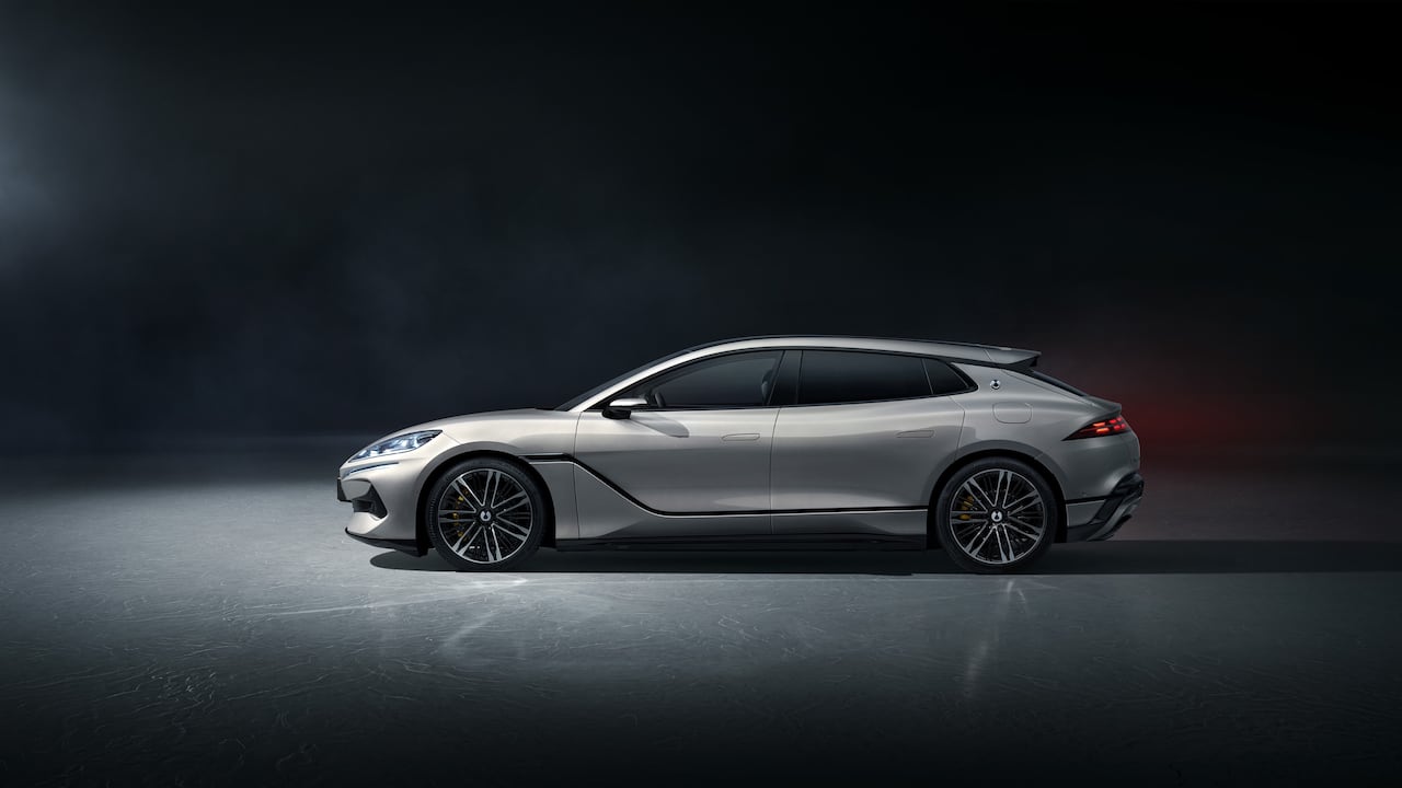 El Denza Z9GT fue presentado oficialmente en Europa.