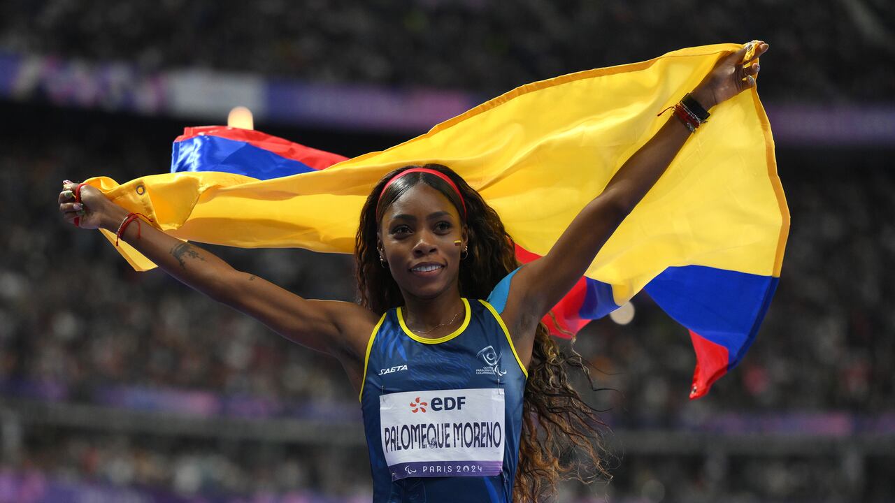 PARIS, FRANCE - SEPTEMBER 07: Karen Tatiana Palomeque Moreno of Team Colombia celebrates after setting a World Record in the Women's 400m T38 Final on day ten of the Paris 2024 Summer Paralympic Games at Stade de France on September 07, 2024 in Paris, France. (Photo by David Ramos/Getty Images)