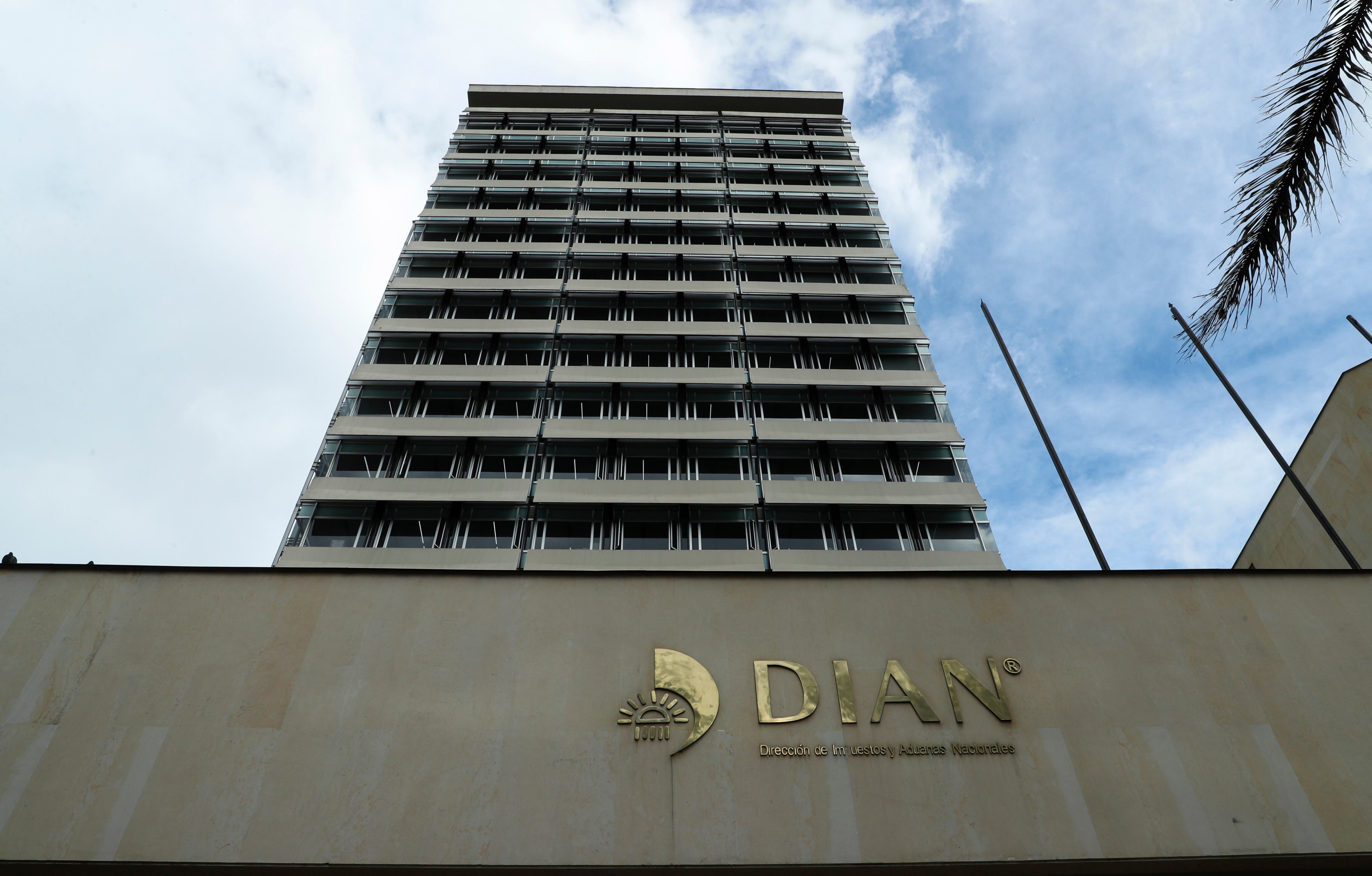 fachada DIAN sede edificio 
Bogota octubre 9 del 2020