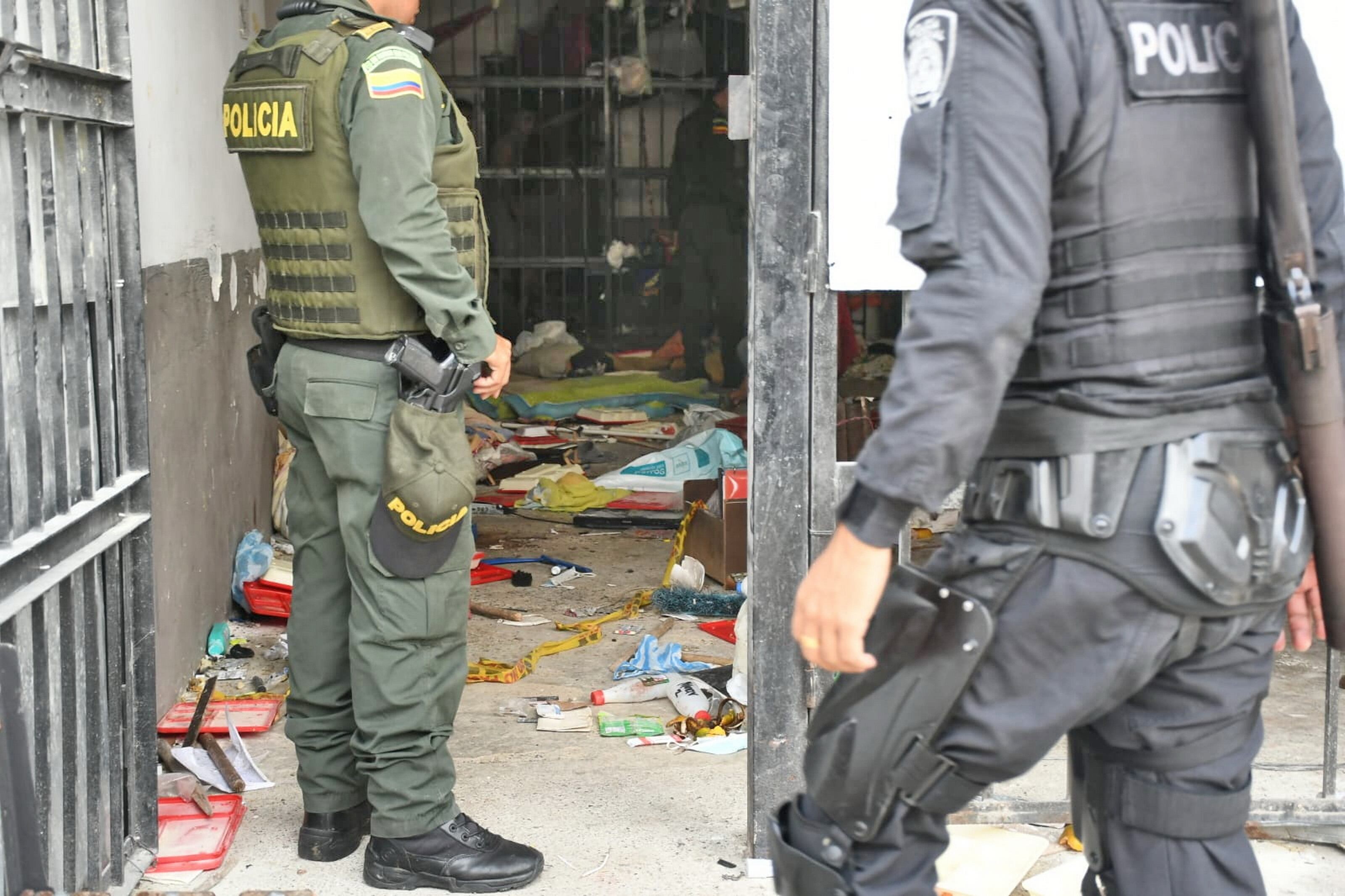 Fuga de presos en la estación de policía La Sultana ubicada en el barrio Siloé en Cali. Dos internos resultaron heridos, seis personas siguen fugitivas.