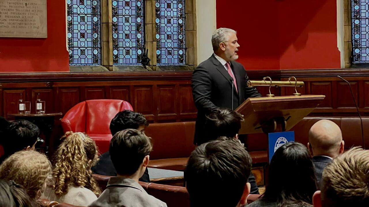 El expresidente Iván Duque en el Oxford Union.