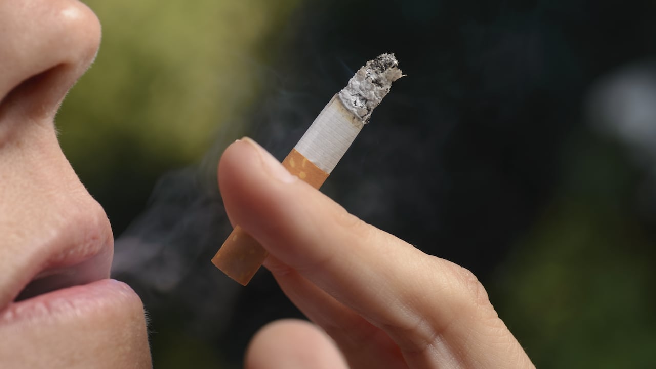 El vegetal que ayuda a los fumadores a evitar el cáncer