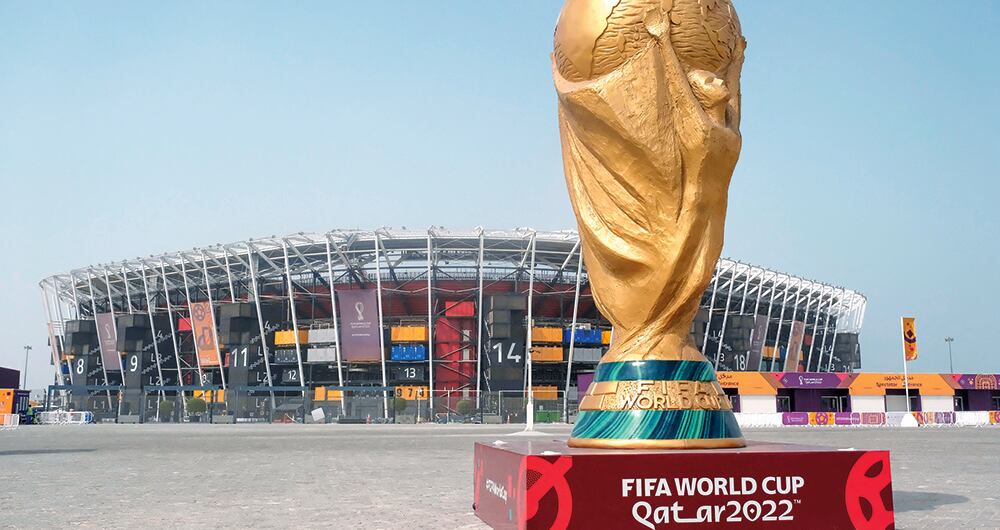 Catar construyó nuevos escenarios deportivos, un aeropuerto, un sistema de transporte y mejoró sus carreteras. Para lograrlo, más de 30.000 extranjeros han trabajado en los proyectos. 