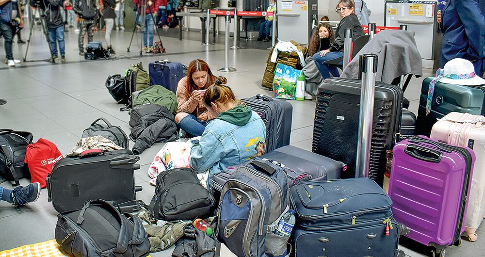 Algunos pasajeros tuvieron que recibir alternativas en los aeropuertos para poder ser evacuadas.