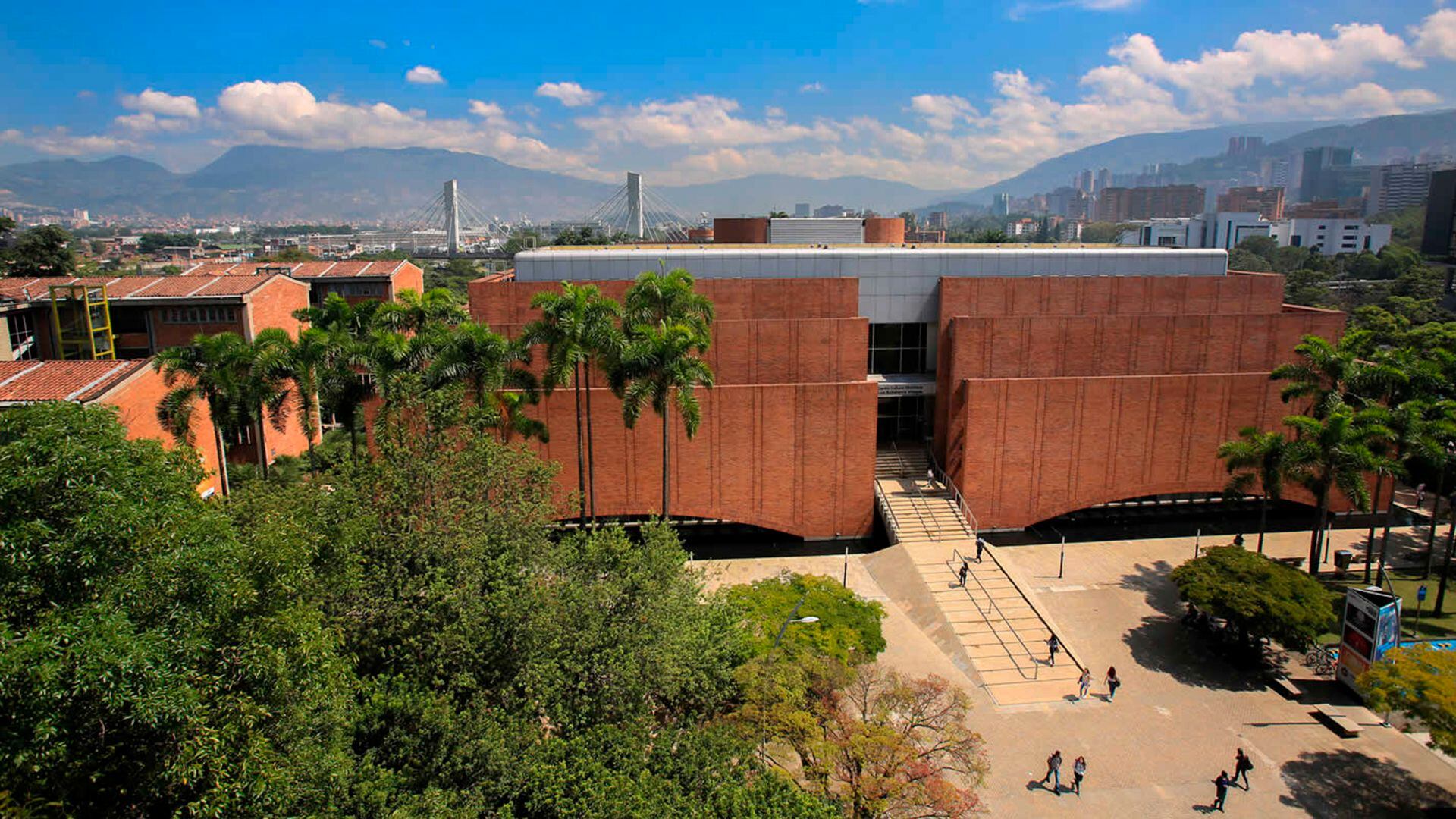 Universidad EAFIT tiene varias ofertas laborales.