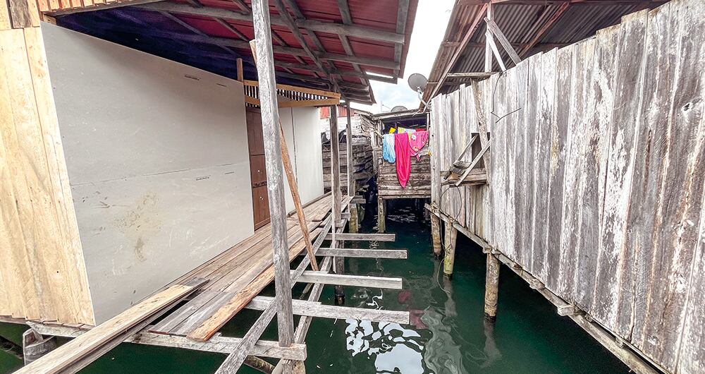 Voladero es uno de los barrios donde esconden secuestrados en casas palafíticas, de tablones de madera, que dan al mar. 