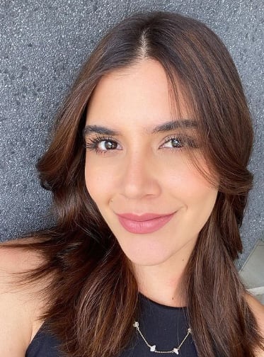 Isabella Atehortúa, presentadora colombiana.