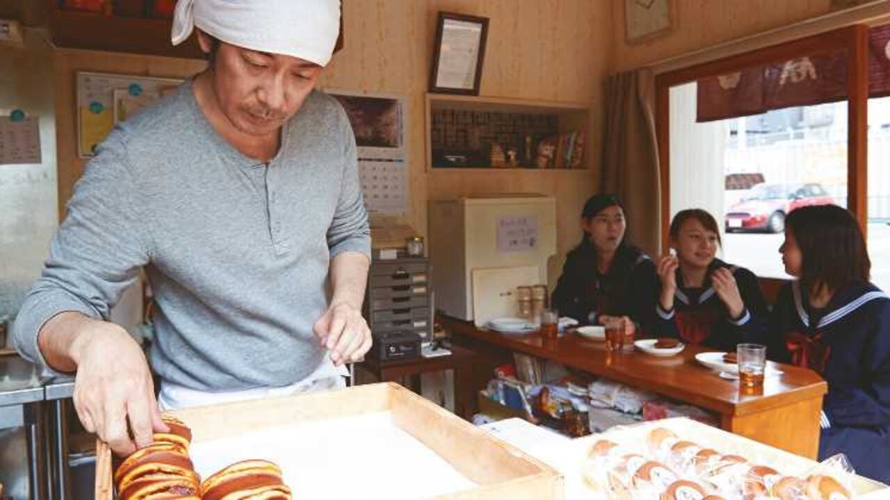 Una de las grandes virtudes de esta película es la fuerza actoral que le imprimen sus protagonistas, Kirin Kiki, Masatoshi Nagase y Kyara Uchida.