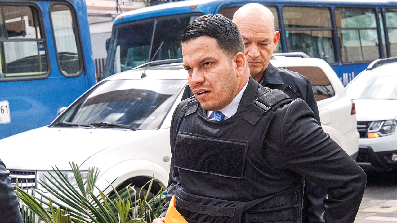 Sneyder Pinilla ha entregado chats con Martha Peralta, acordando los contratistas para obras de la UNGRD.