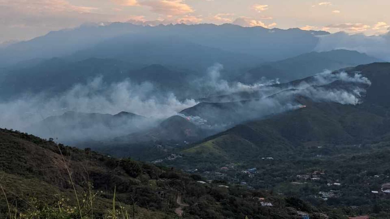 El incendio empezó este jueves en la tarde.