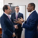 Vicepresidente José Manuel Restrepo, MinHacienda Miguel Gómez Martínez y el subdirector gerente del FMI,Nigel Clarke.