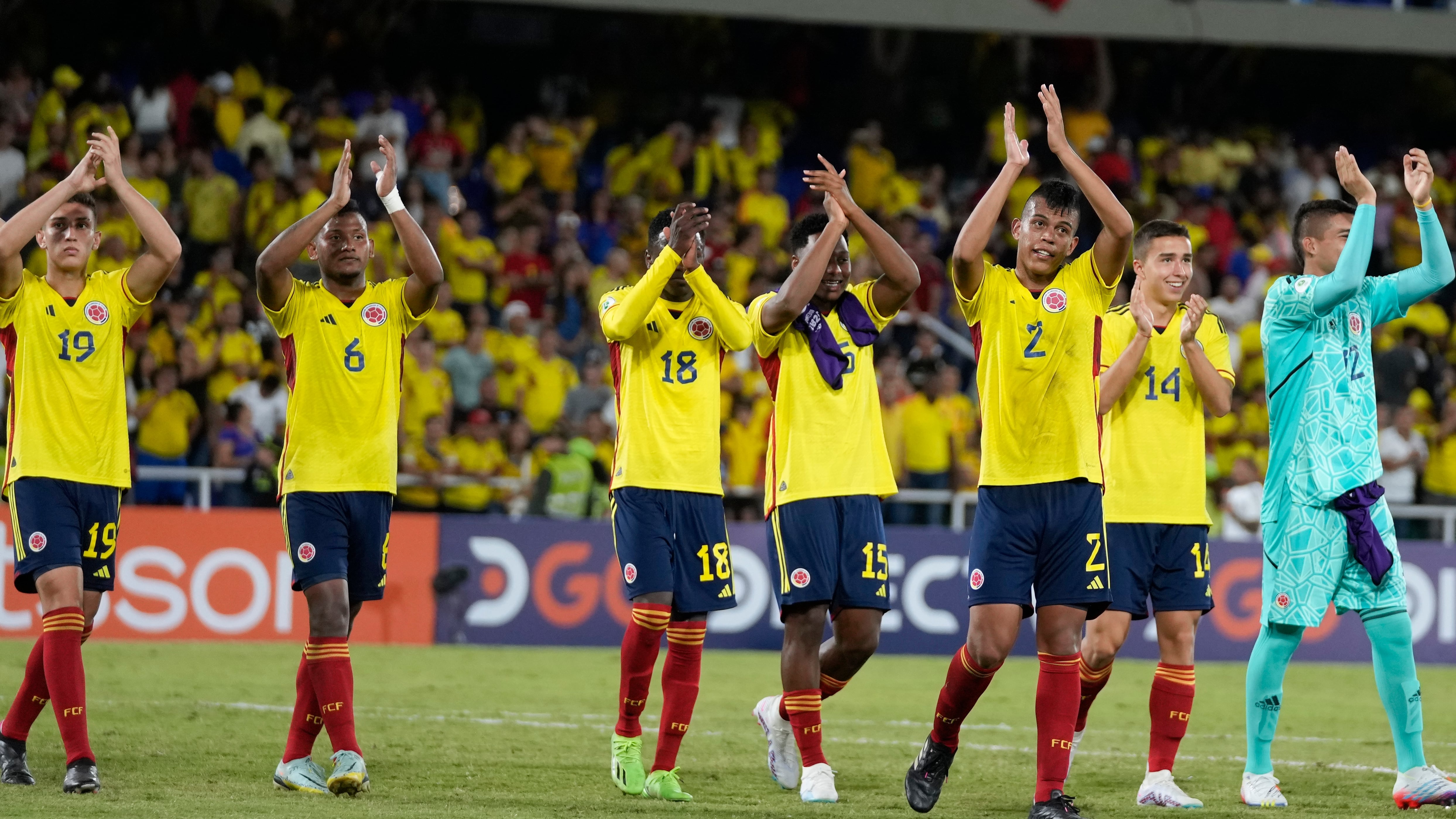 Players of Colombia celebrate defeating Argentina in a South America U-20 Championship soccer match in Cali, Colombia, Friday, Jan. 27, 2023. (AP Photo/Fernando Vergara)