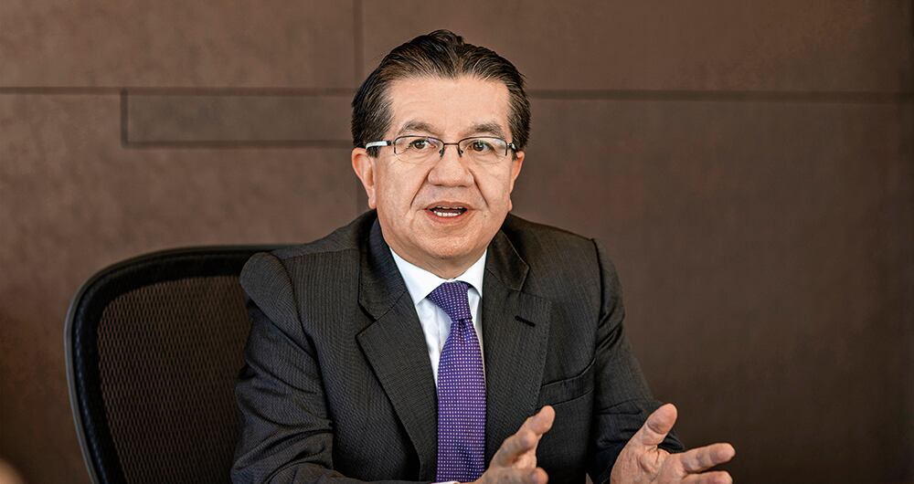 Según el ministro de Salud, Fernando Ruiz, los más jóvenes han sofisticado sus preferencias en materia de vacunas. Y lo calificó de “absurdo e insólito”.