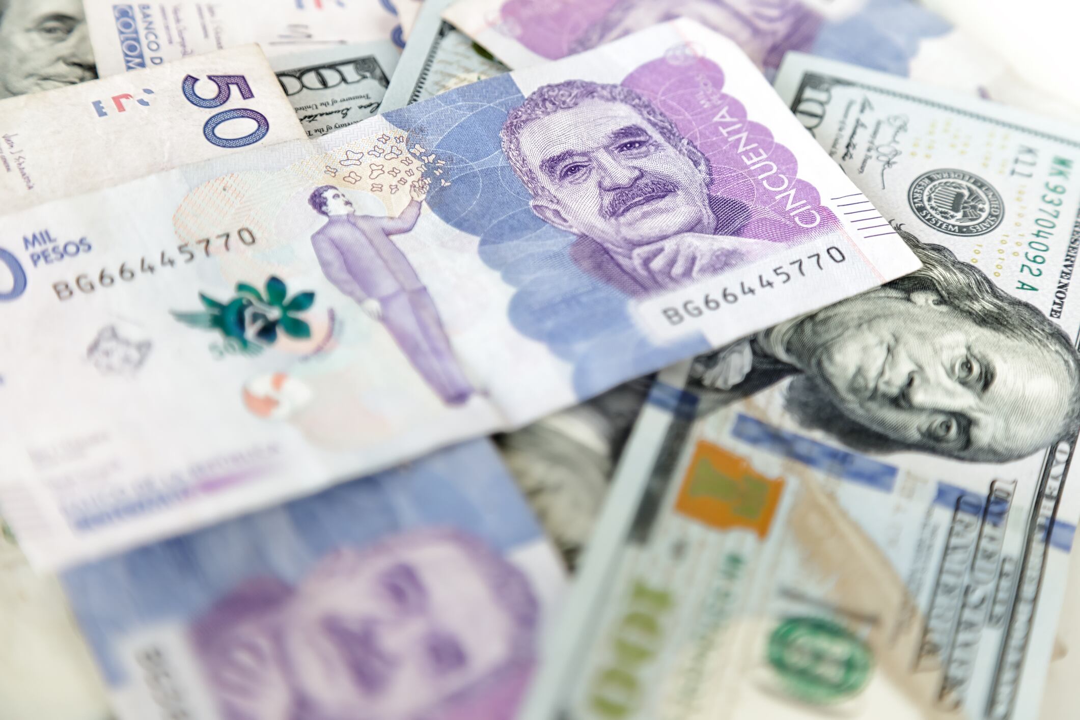 Un análisis de Grok indica que el peso colombiano podría depreciarse levemente frente al dólar en noviembre de 2025.
