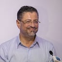 SAN JOSE, COSTA RICA - APRIL 03: Presidential candidate Rodrigo Chaves of Progreso Social Democrático Party gestures during a press conferencer as part of the Presidential Elections on April 3, 2022 in San Jose, Costa Rica. Costa Ricans go to polls to vote for the successor of Carlos Alvarado Quesada between Jose Maria Figueres of Partido Liberación Nacional and Rodrigo Chaves of Progreso Social Democrático Party. (Photo by Arnoldo Robert/Getty Images)