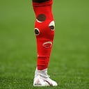 Muchos futbolistas han saltado a la cancha con las medias rotas durante el Mundial Qatar 2022. Foto: AFP.